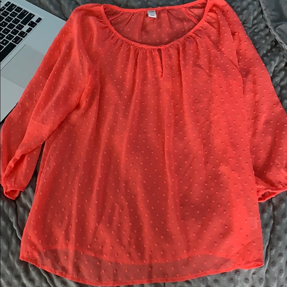 Old Navy size medium peach colored shirt
